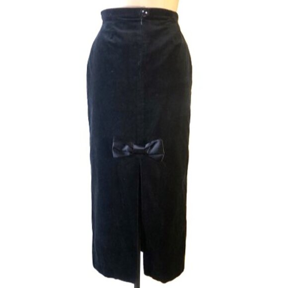 Vintage Dresses & Skirts - Vintage pencil fitted velvet skirt with bow